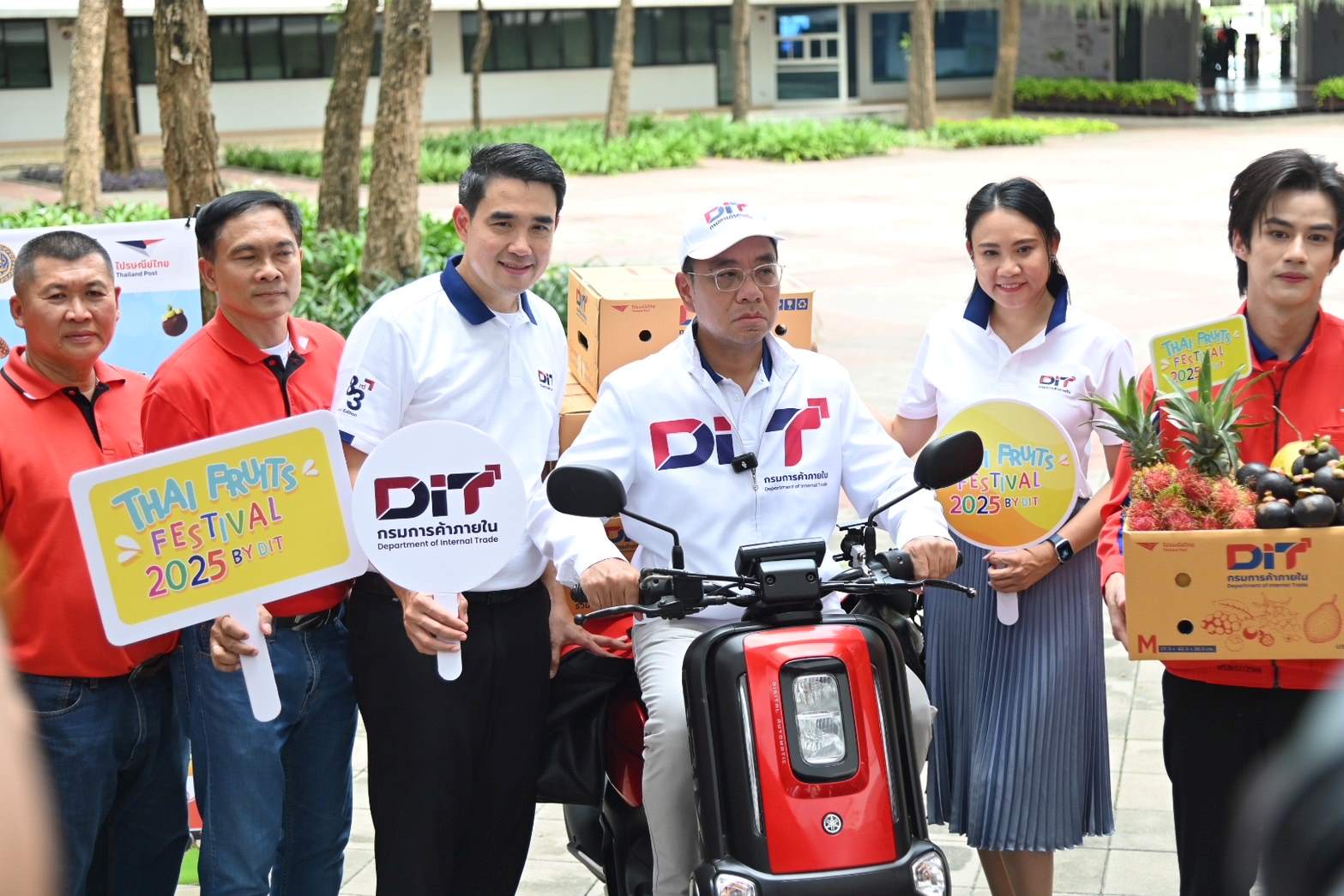 “พาณิชย์–ไปรษณีย์ไทย” ผนึกกำลังช่วยเกษตรกร แจกกล่อง–ตะกร้าผลไม้ 238,000 ชิ้น คาดกระจายผลไม้อีก 3,000 ตัน