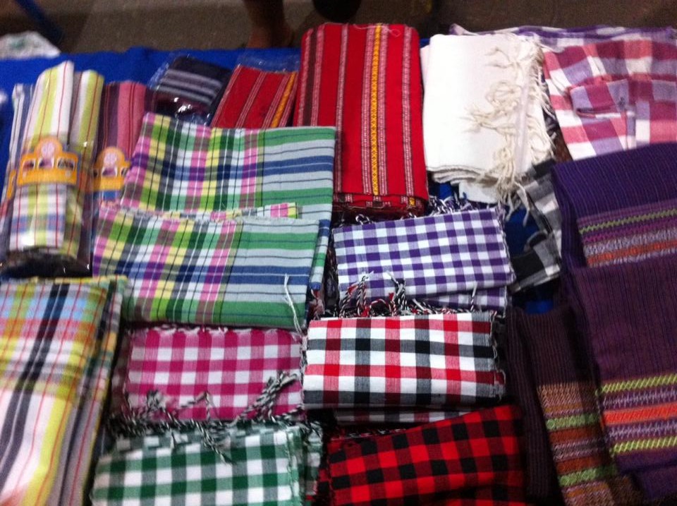 21676_สินค้า ผ้าพื้นเมือง.jpg