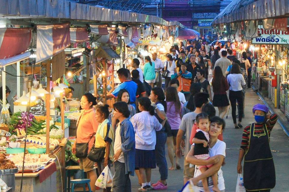 21444_ร้านค้ารอบๆ ตลาด.jpg