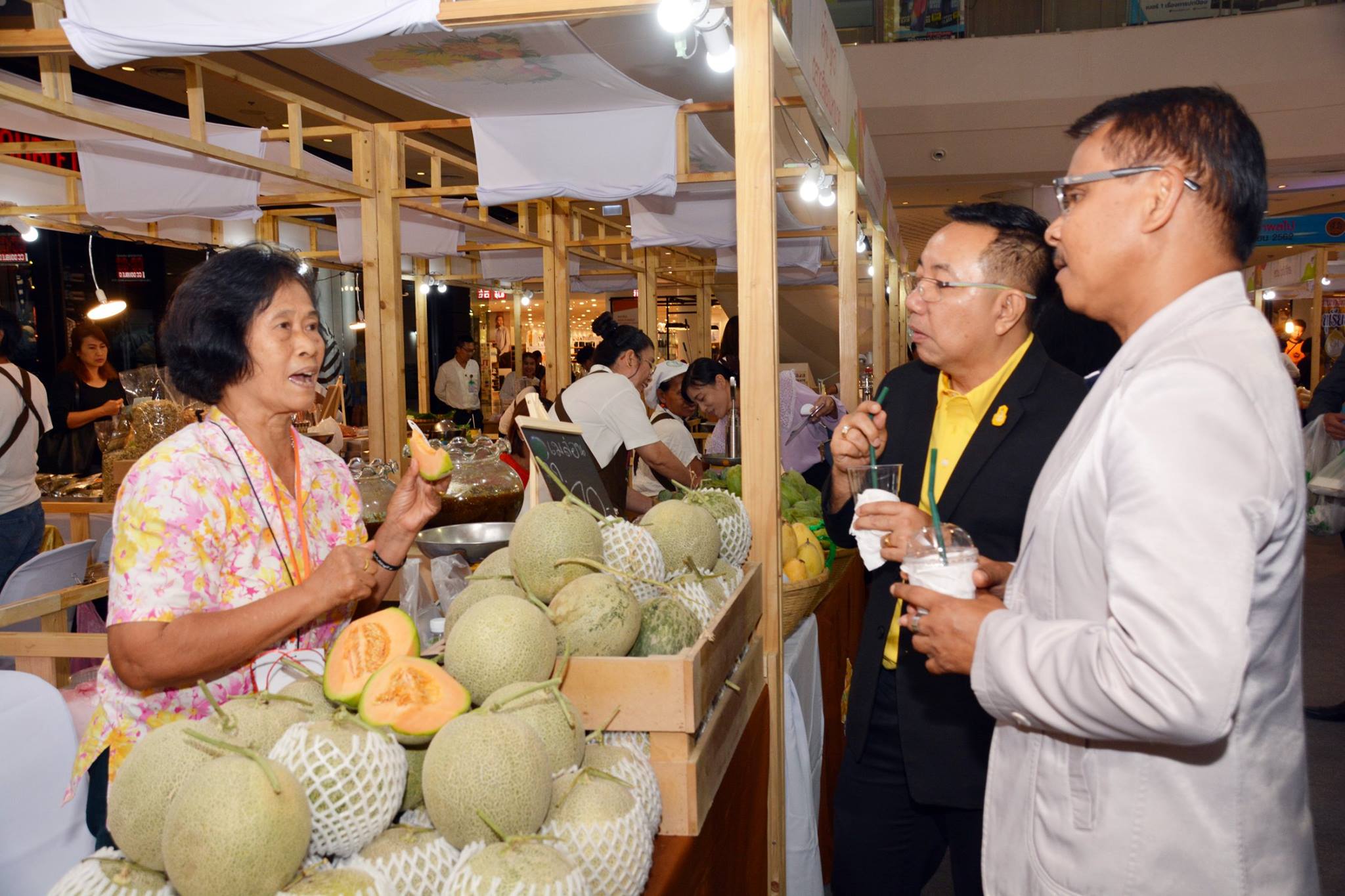 งาน “Fruit Festival งานแสดงและจำหน่ายสินค้าผลไม้”