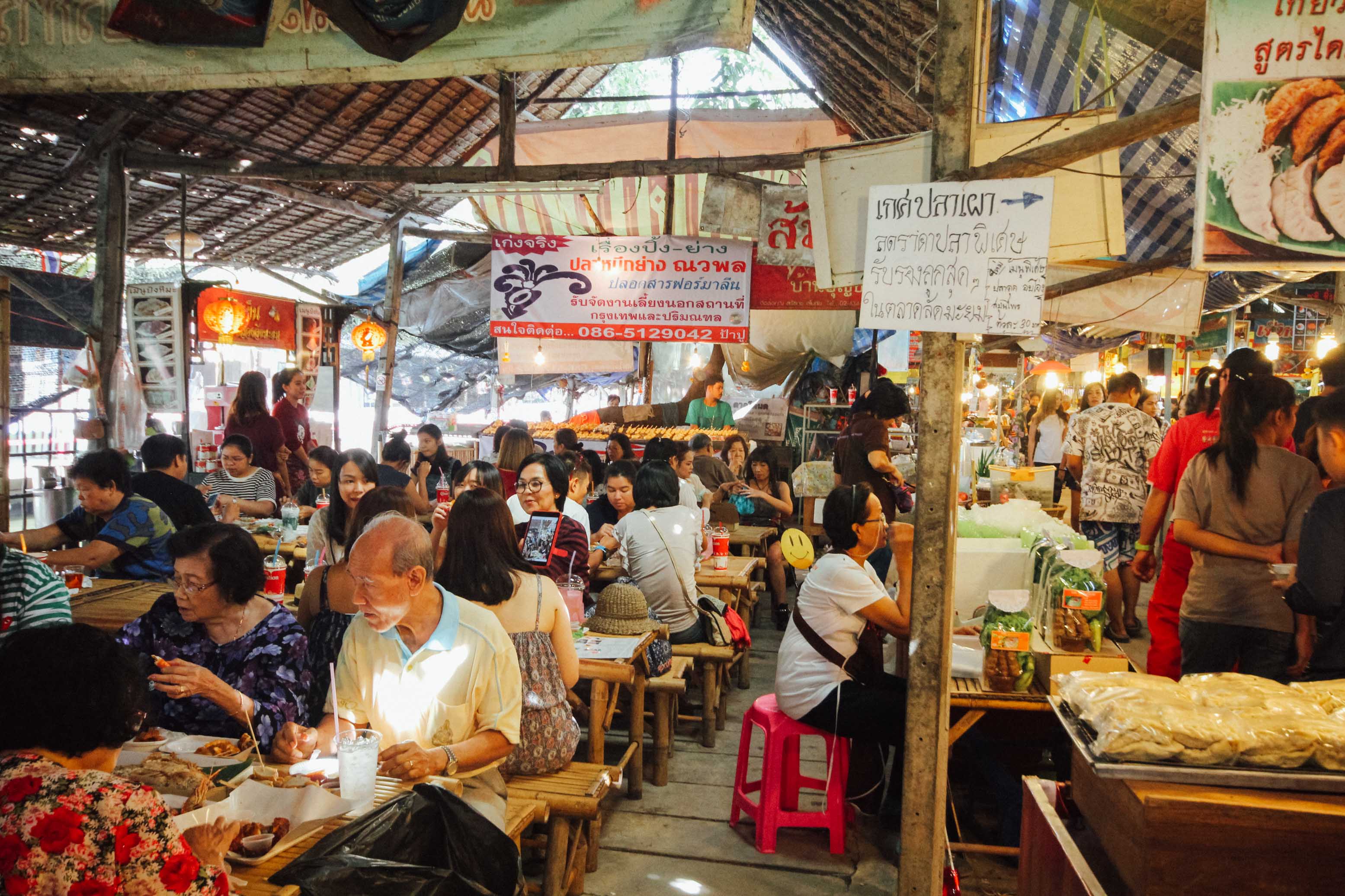 46946_ที่นั่งกินข้าว.jpg
