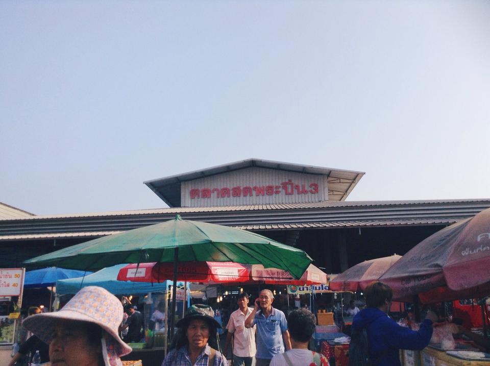 22599_ด้านหน้าตลาด.jpg