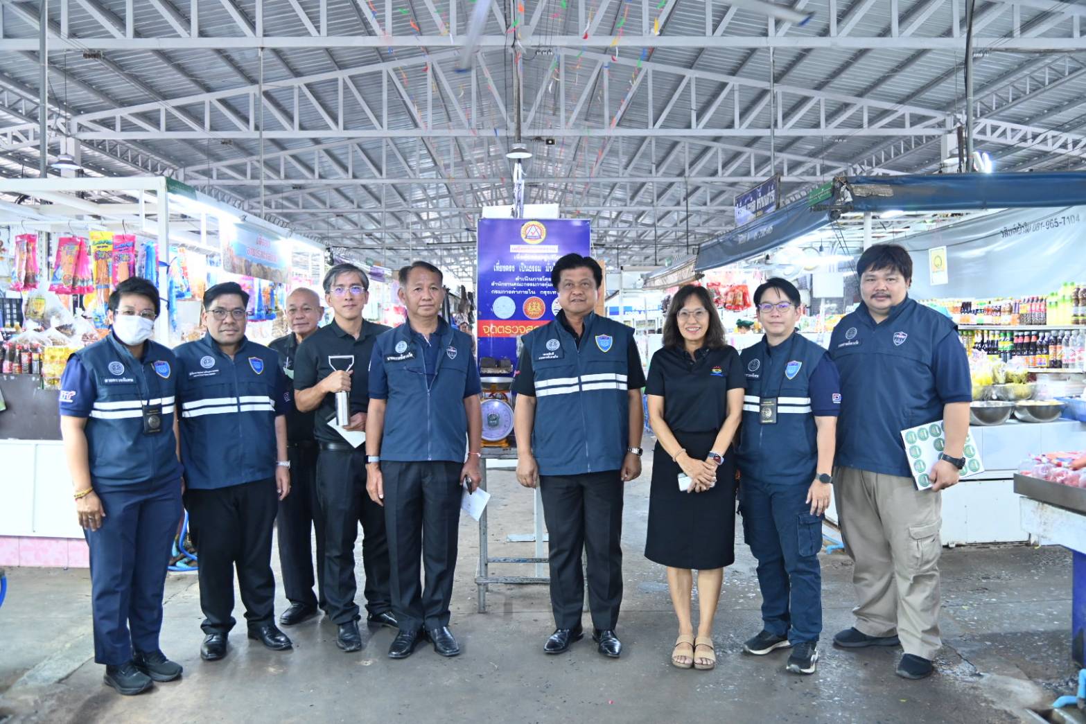 DIT ลงพื้นที่ตรวจติดตามปริมาณและราคาสินค้าอุปโภคบริโภคและวัสดุก่อสร้าง