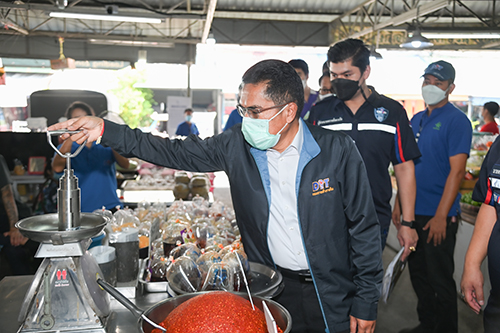 กรมการค้าภายในตรวจสอบความเที่ยงตรงของเครื่องชั่งในตลาดสด