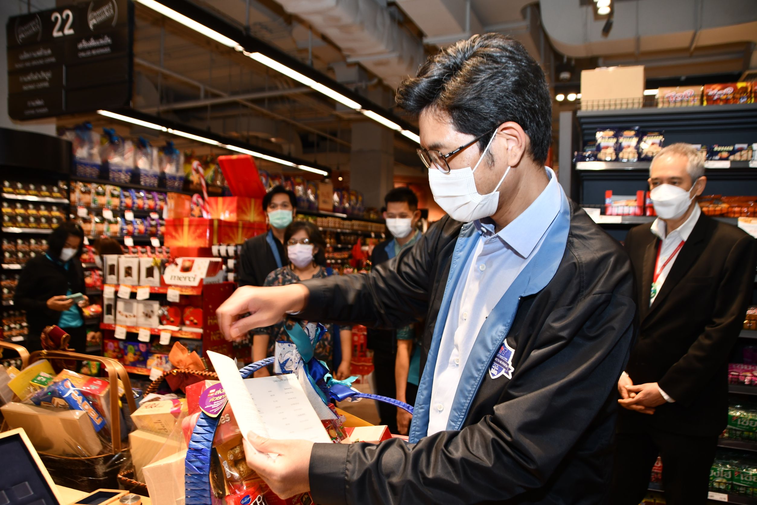  รองอธิบดีกรมการค้าภายใน ติดตามโครงการพาณิชย์ลดราคา! New Year Grand Sale 2022