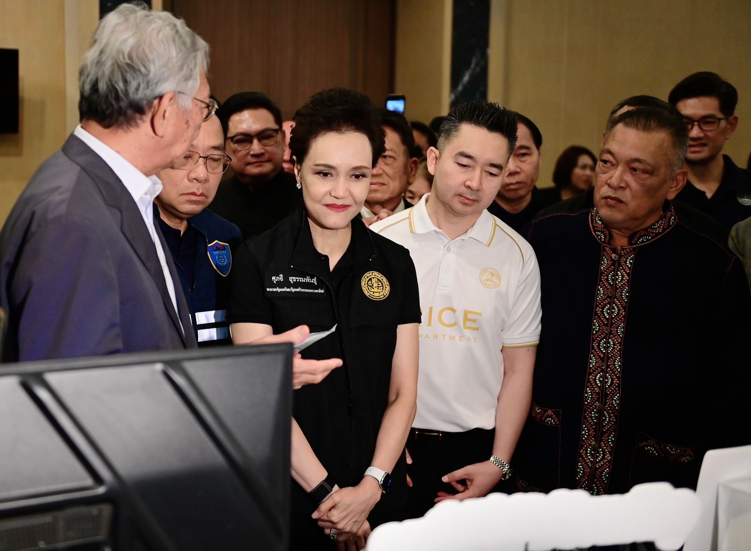 ข่าวเลขที่ 123/2569 “พาณิชย์” รับหนังสือสมาคมชาวนาฯ จับมือบูรณาการดูแล “ข้าวไทยทั้งระบบ” ต้นน้ำ-กลางน้ำ-ปลายน้ำ สร้างเสถียรภาพรายได้เกษตรกร (26 เมษายน 2569)