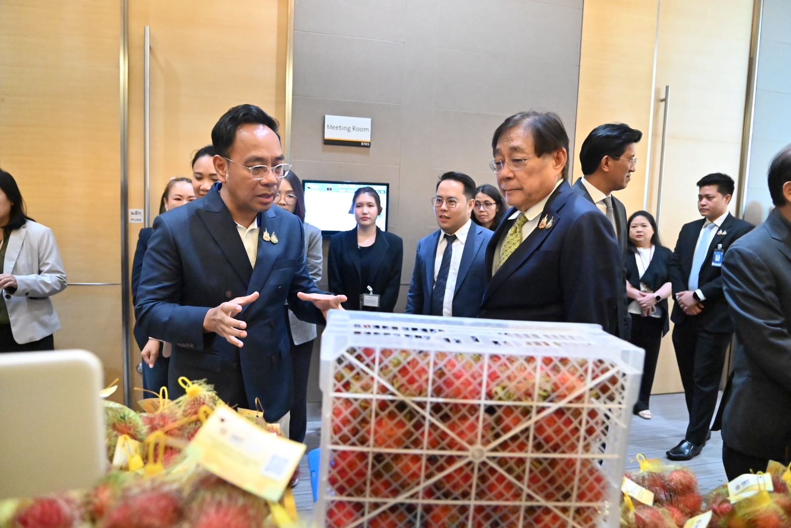 “พาณิชย์” รวมพลัง SET ดึง บริษัทจดทะเบียน 40 รายใหญ่ รับซื้อผลไม้ 6,000,000 กก. 