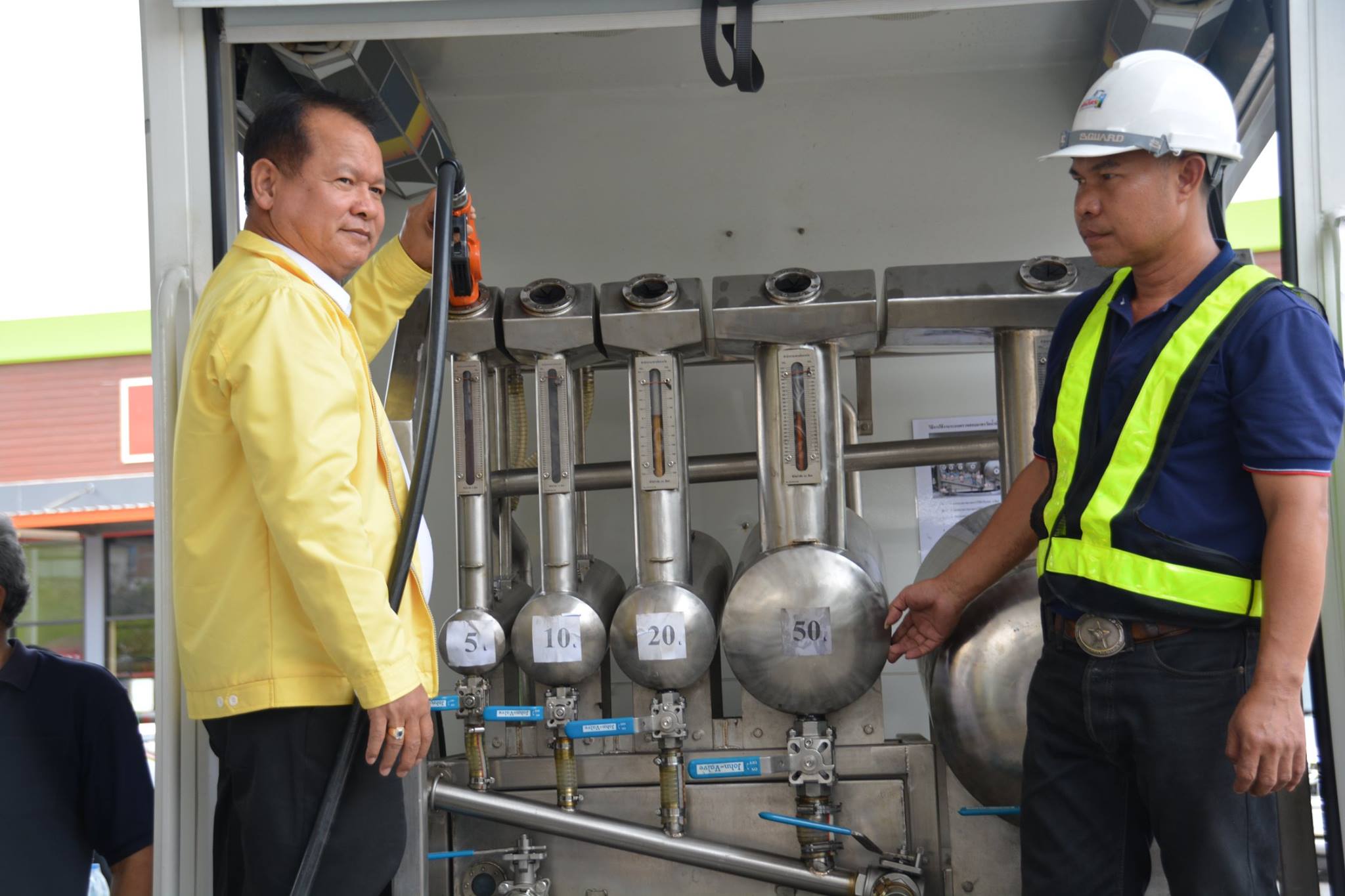 พาณิชย์คุมเข้มการตรวจสอบมาตรวัดน้ำมันเชื้อเพลิง มาตรวัดก๊าซ LPG, NGV ตามสถานีบริการก่อนช่วงวันหยุดเทศกาลสงกรานต์