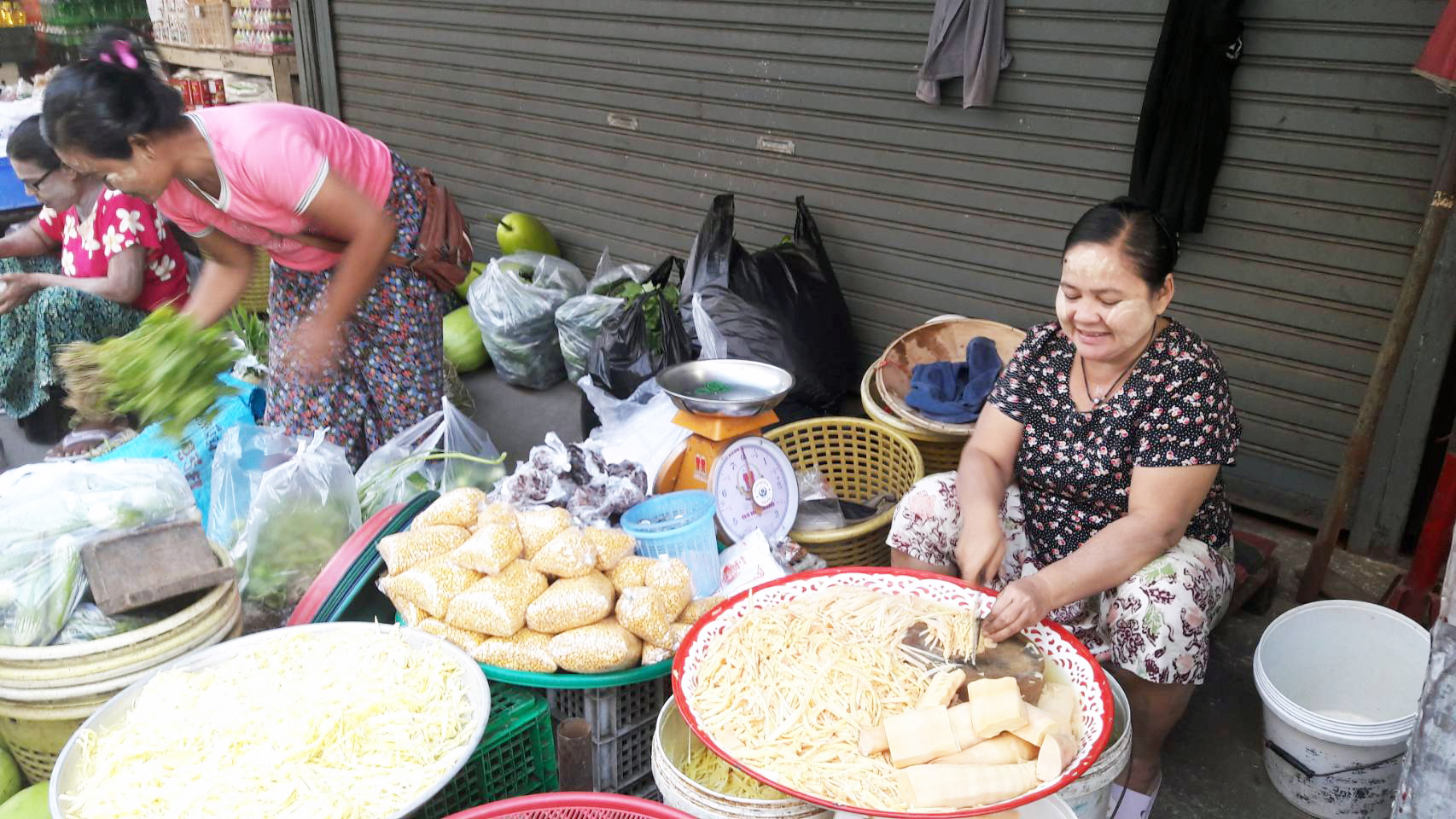 รองอธิบดีลงพื้นที่ติดตามราคาสินค้าอุปโภคบริโภค