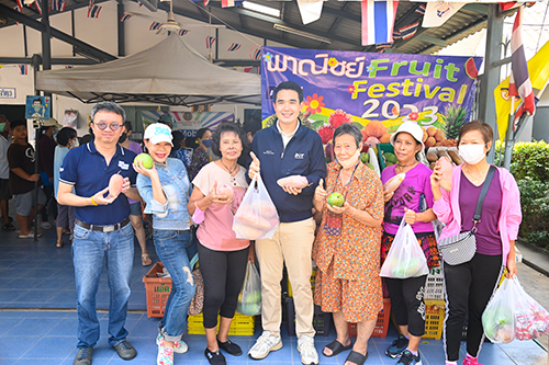 กรมการค้าภายในนำมะม่วงกระจายผ่านรถโมบายพาณิชย์