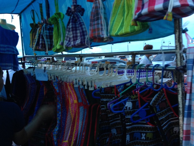 22461_เสื้อผ้า.jpg