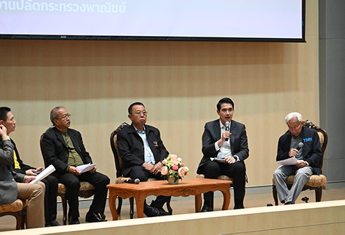 กรมการค้าภายใน ร่วมเสวนาในงาน “ติดปีกล้งผลไม้ เสริมแกร่งไทยสู่เวทีโลก”