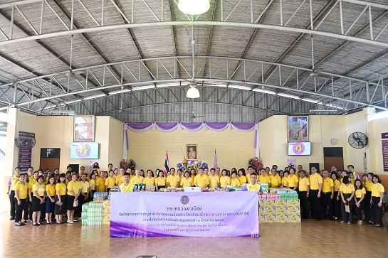 พาณิชย์  บำเพ็ญสาธารณประโยชน์ เพื่อเฉลิมพระเกียรติสมเด็จพระนางเจ้าฯ พระบรมราชินี 