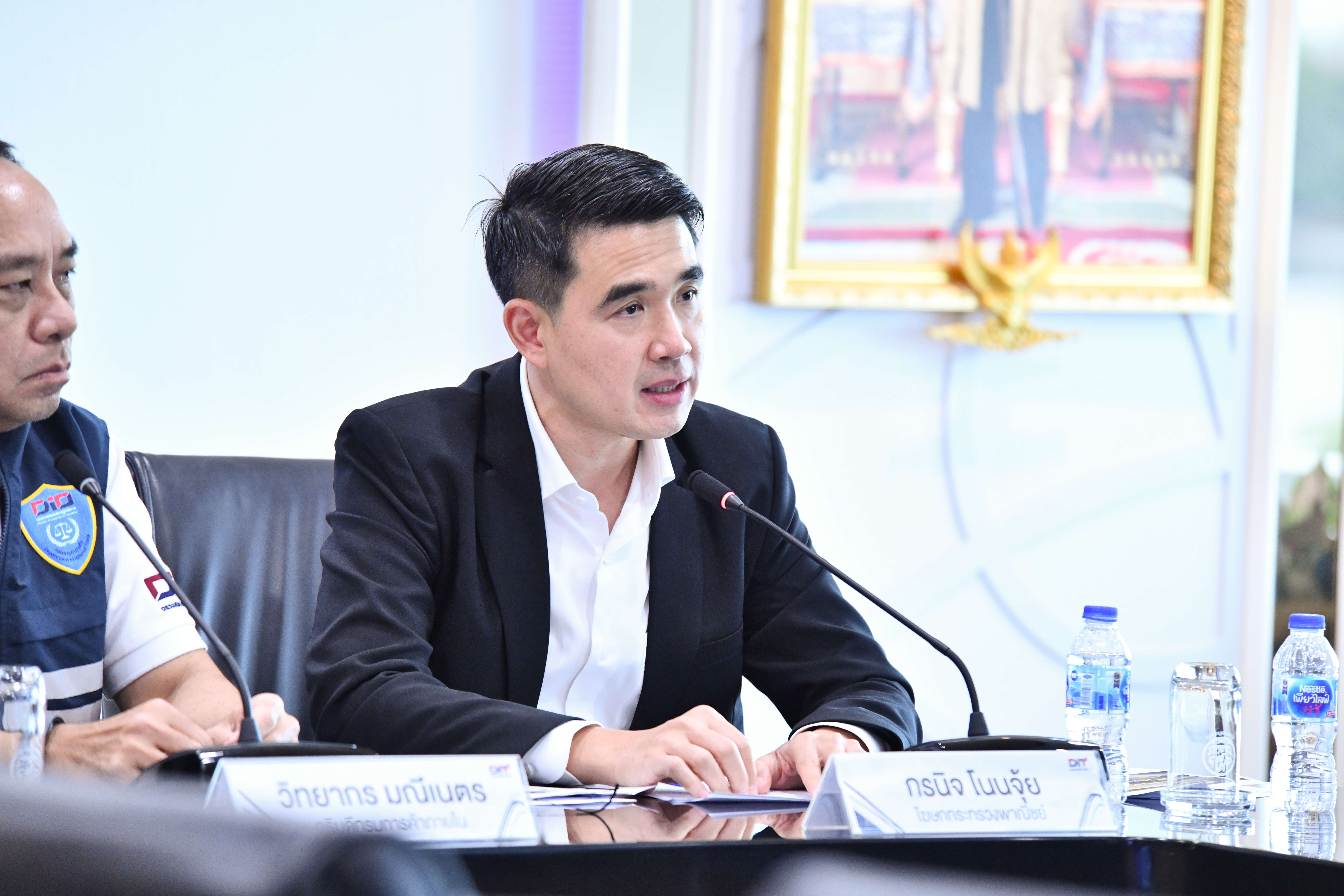 ข่าวเลขที่ 185/2569 พาณิชย์ เกาะติดต้นทุน หลังสถานการณ์พลังงานคลี่คลาย จับมือผู้ผลิตตรึงราคาสินค้า–ดูแลวัตถุดิบอาหาร เตรียมจัดโปรฯ สินค้าจำเป็น ลดค่าครองชีพประชาชน  (17 กรกฎาคม 2569)