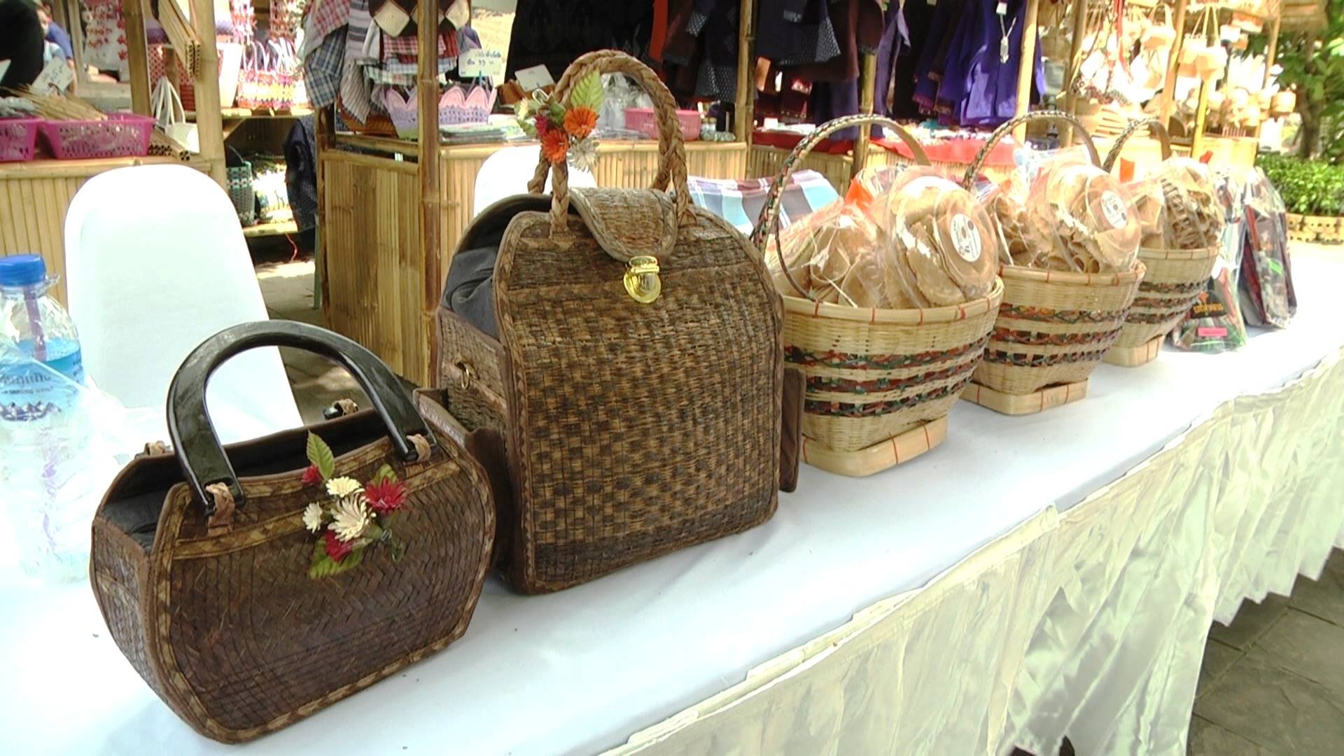 22823_แผงค้า สินค้าหัตถกรรม.jpg