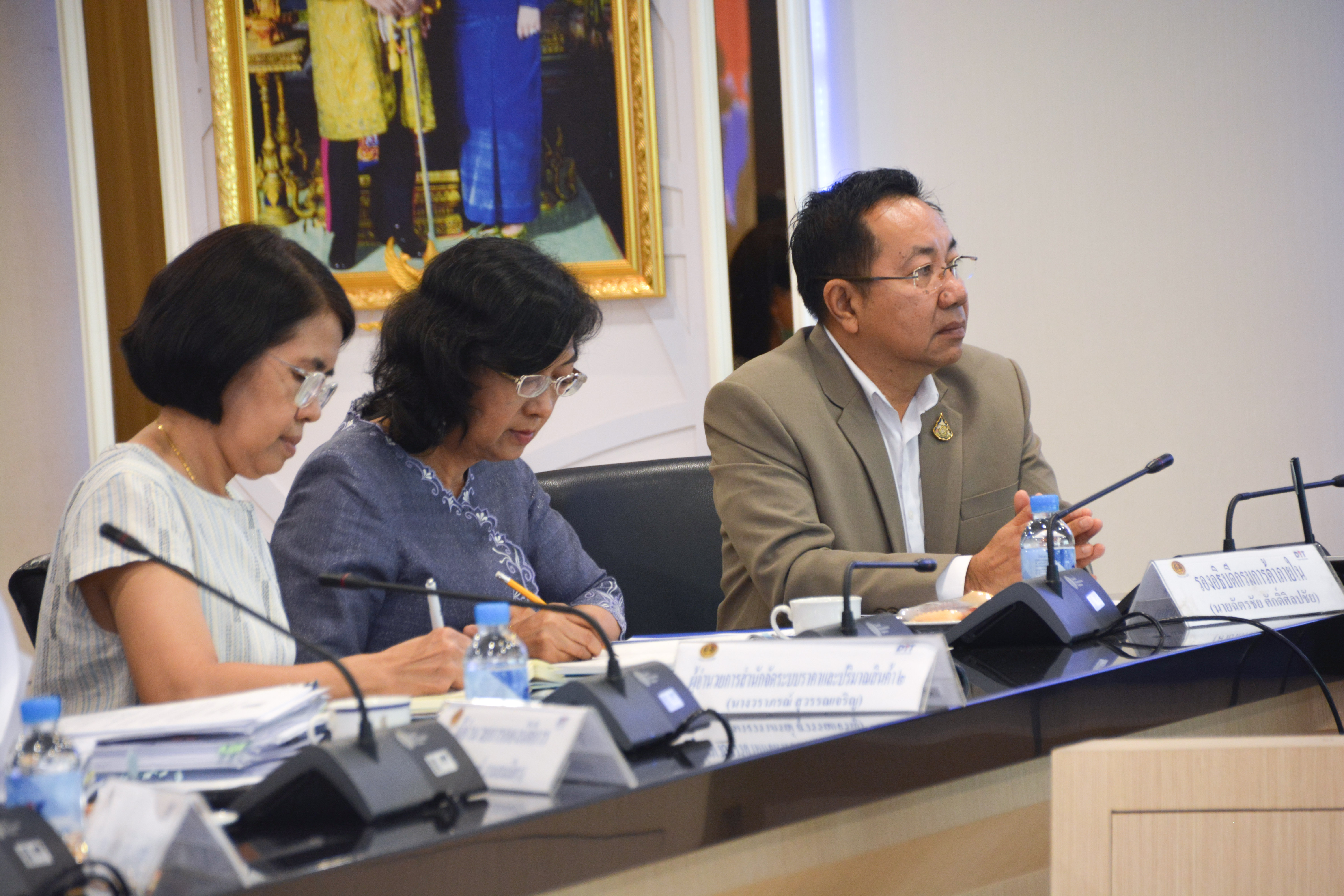 การประชุมสถานการณ์การจำหน่ายหน้ากากอนามัยและเจลล้างมือ