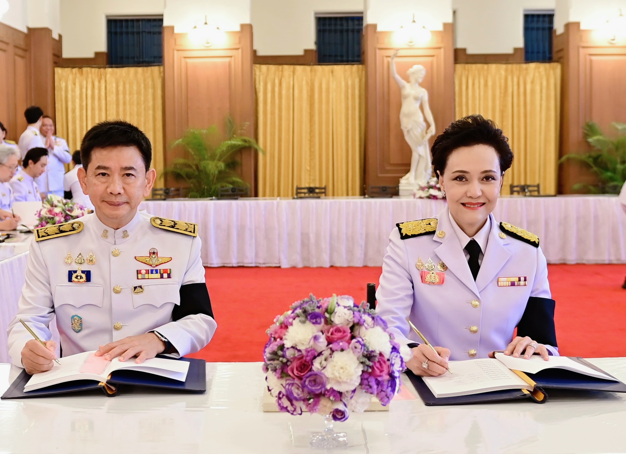 DIT ร่วมลงนามถวายพระพร  สมเด็จพระนางเจ้าฯ พระบรมราชินี 