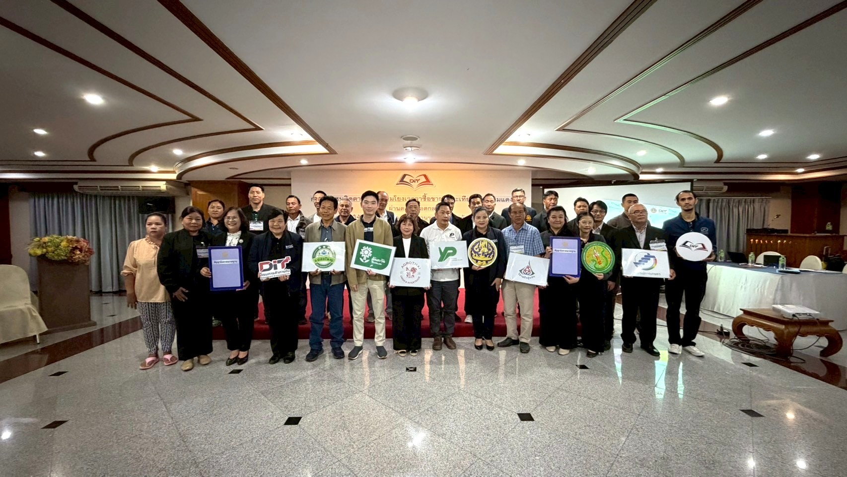 ข่าวเลขที่ 69/2569 พาณิชย์พาเอกชนรับซื้อตรงจากสวน “หอม–กระเทียม–หอมหัวใหญ่” ล็อตแรกกว่า 7,000 ตัน ผ่านตลาดข้อตกลง (5 กุมภาพันธ์ 2569)