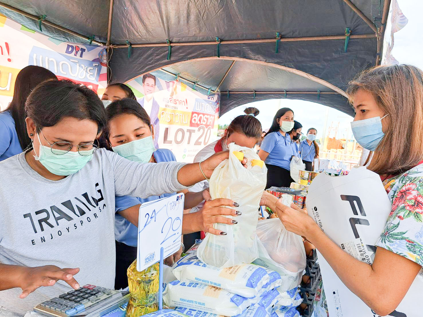 ตรวจติดตามโครงการ "คาราวาน พาณิชย์...ลดราคา! ช่วยประชาชน Lot 20" สุราษฎร์ธานี