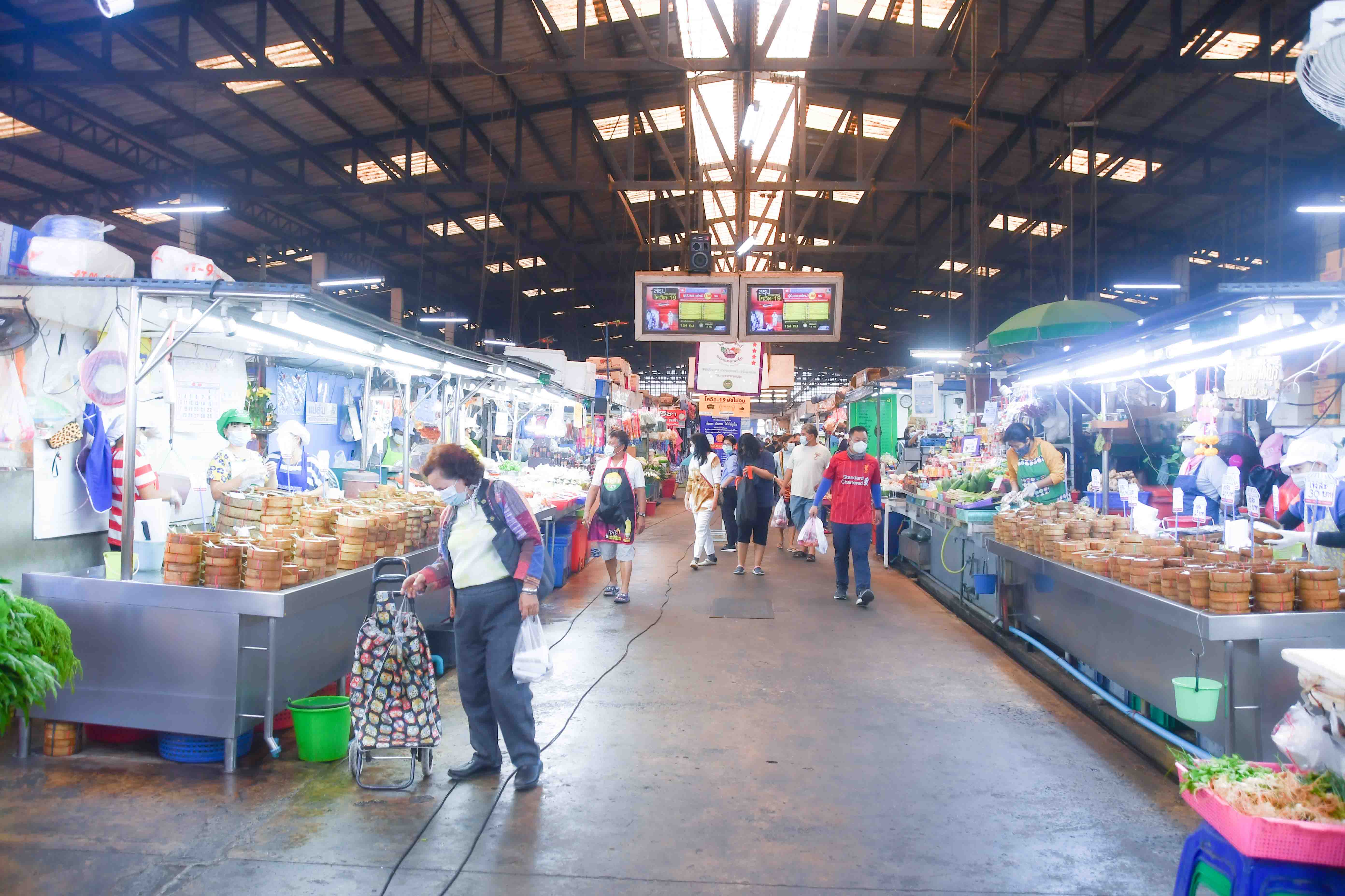 "การ์ดไม่ตก ตลาดสดช้อปได้ มั่นใจ ไร้โควิด"