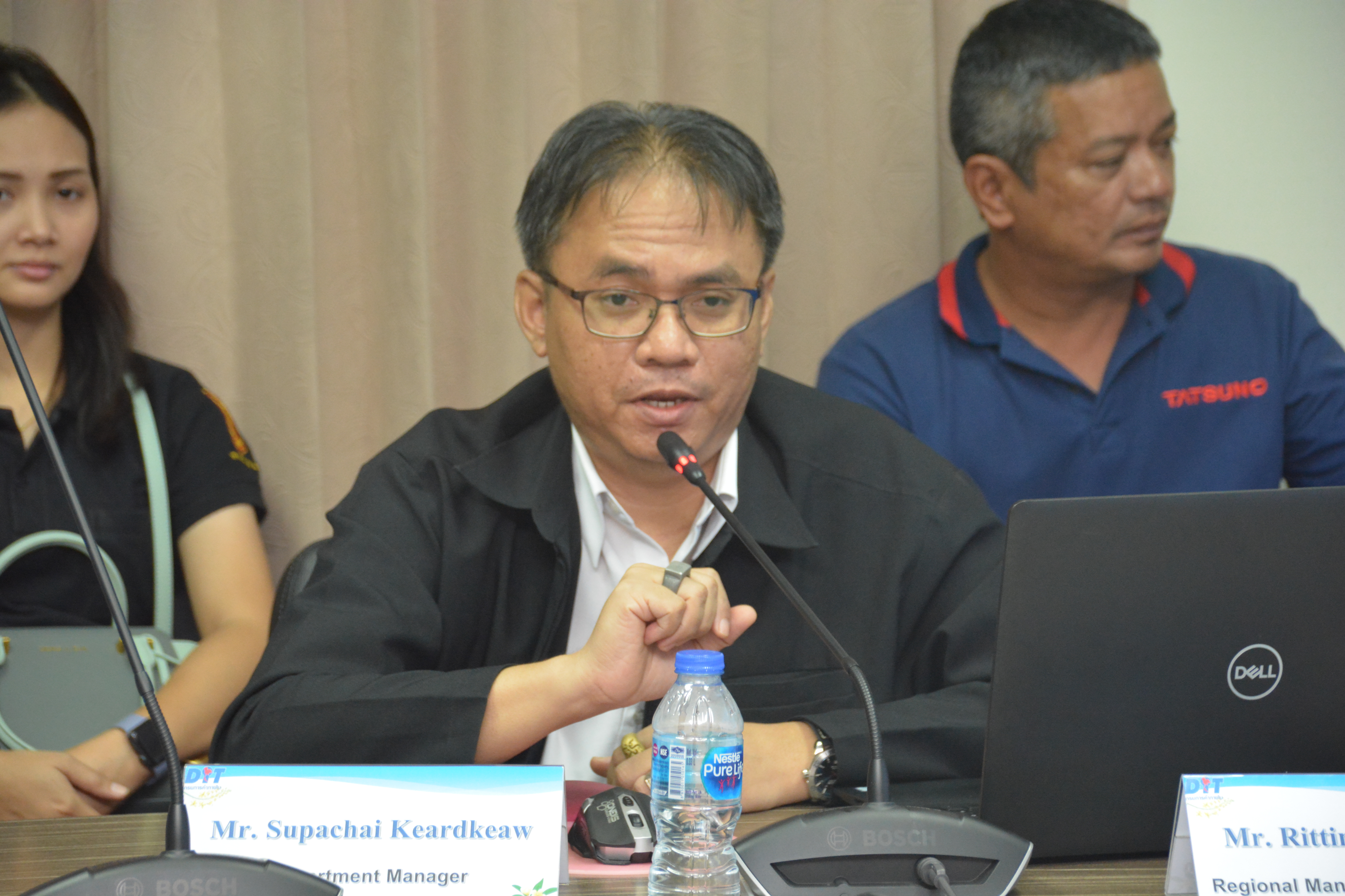 รองอธิบดีกรมการค้าภายใน นำคณะสปป.ลาวเยี่ยมชมการสาธิตวิธีการตรวจสอบมาตรวัดปริมาตรน้ำมันเชื้อเพลิง