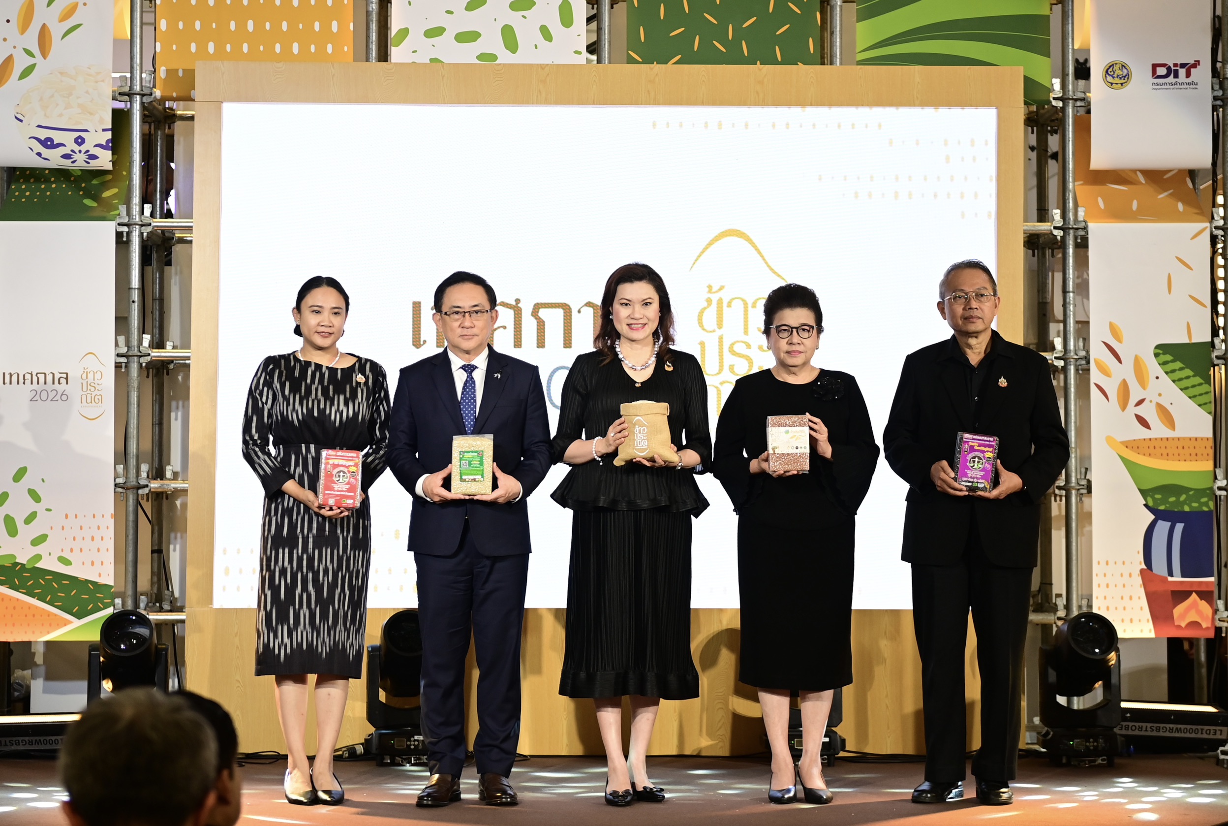 ข่าวเลขที่ 13/2570 พาณิชย์ เปิดเทศกาลข้าวประณีต ดันข้าวไทยสู่สินค้ามูลค่าสูง คัด 466 กลุ่มผู้ผลิตทั่วประเทศ ชูคุณภาพ–รสชาติ สร้างจุดขาย เพิ่มโอกาสทางตลาด ยกระดับรายได้เกษตรกร (23 ตุลาคม 2569)