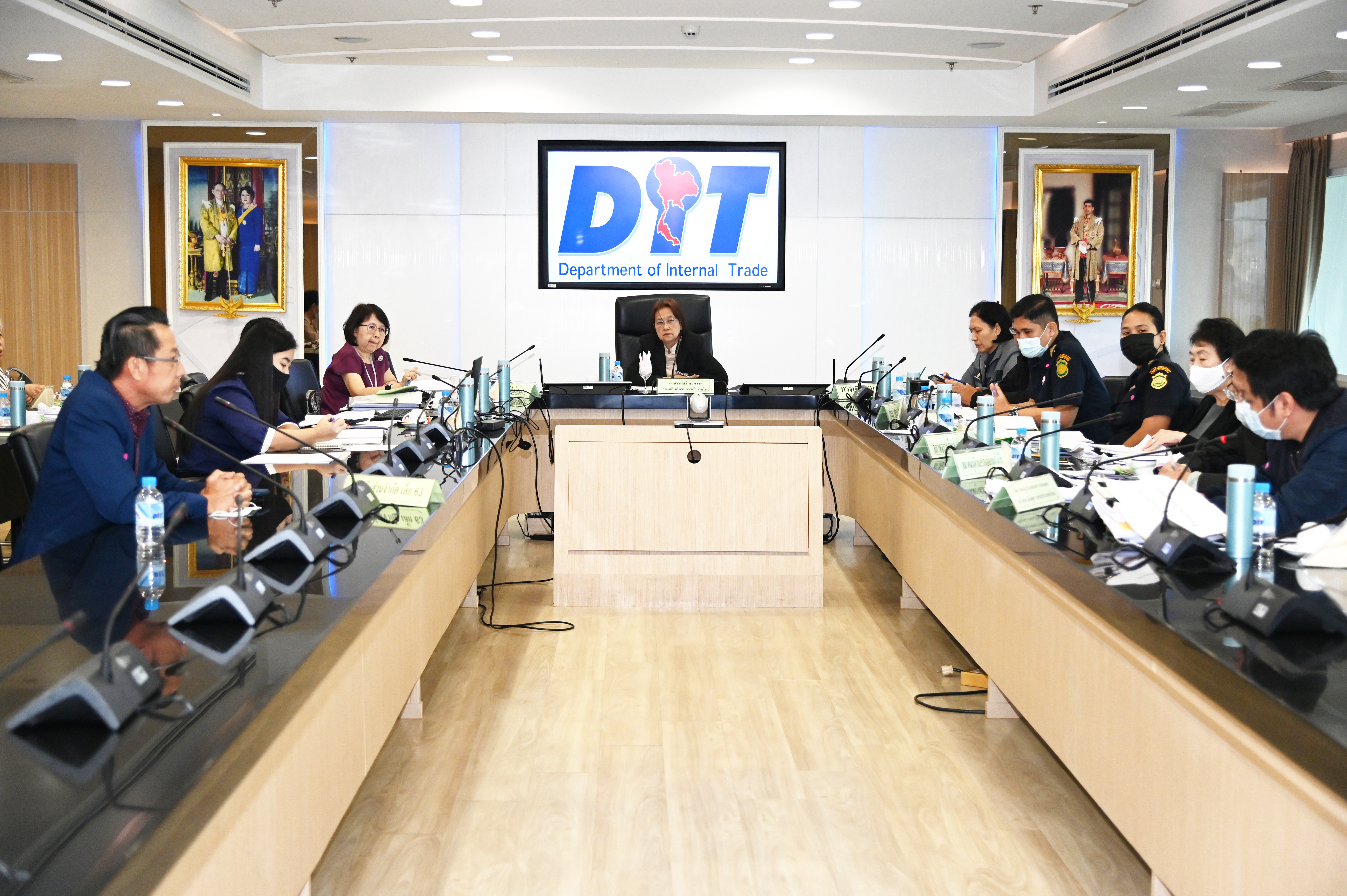 ประชุมคณะอนุกรรมการกำกับดูแลการดำเนินกิจกรรมสนับสนุนการรวบรวมผลไม้เพื่อการส่งออก