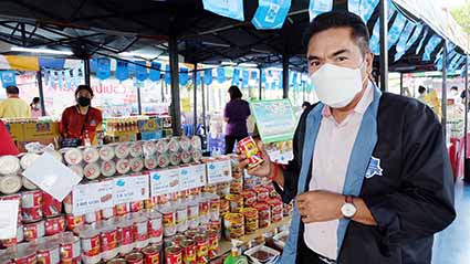 ตรวจติดตามการจำหน่ายสินค้าธงฟ้าราคาประหยัด