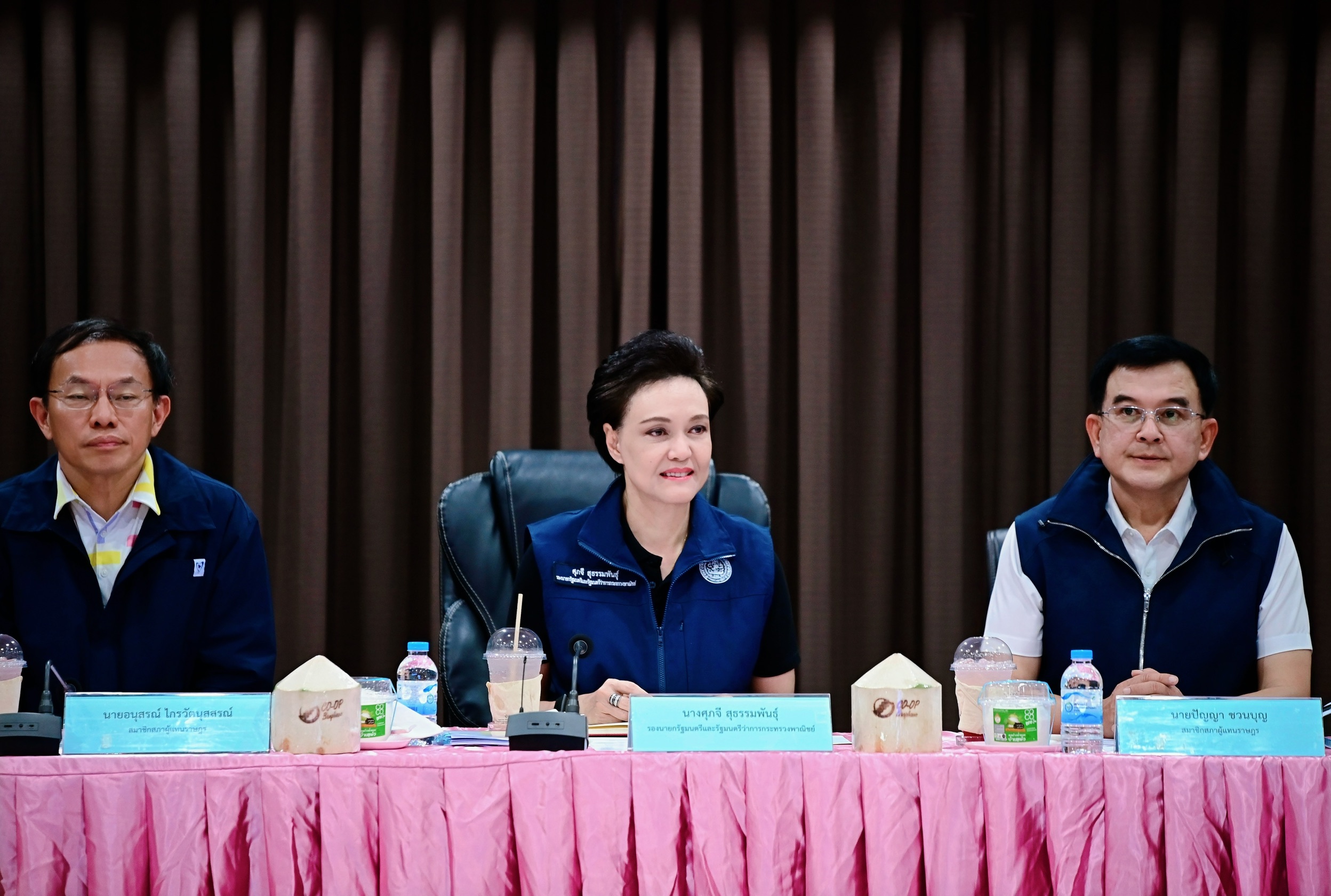 พาณิชย์ลงพื้นที่ติดตามสถานการณ์มะพร้าวน้ำหอม และความพร้อมในการตั้ง “ล้งชุมชน” 