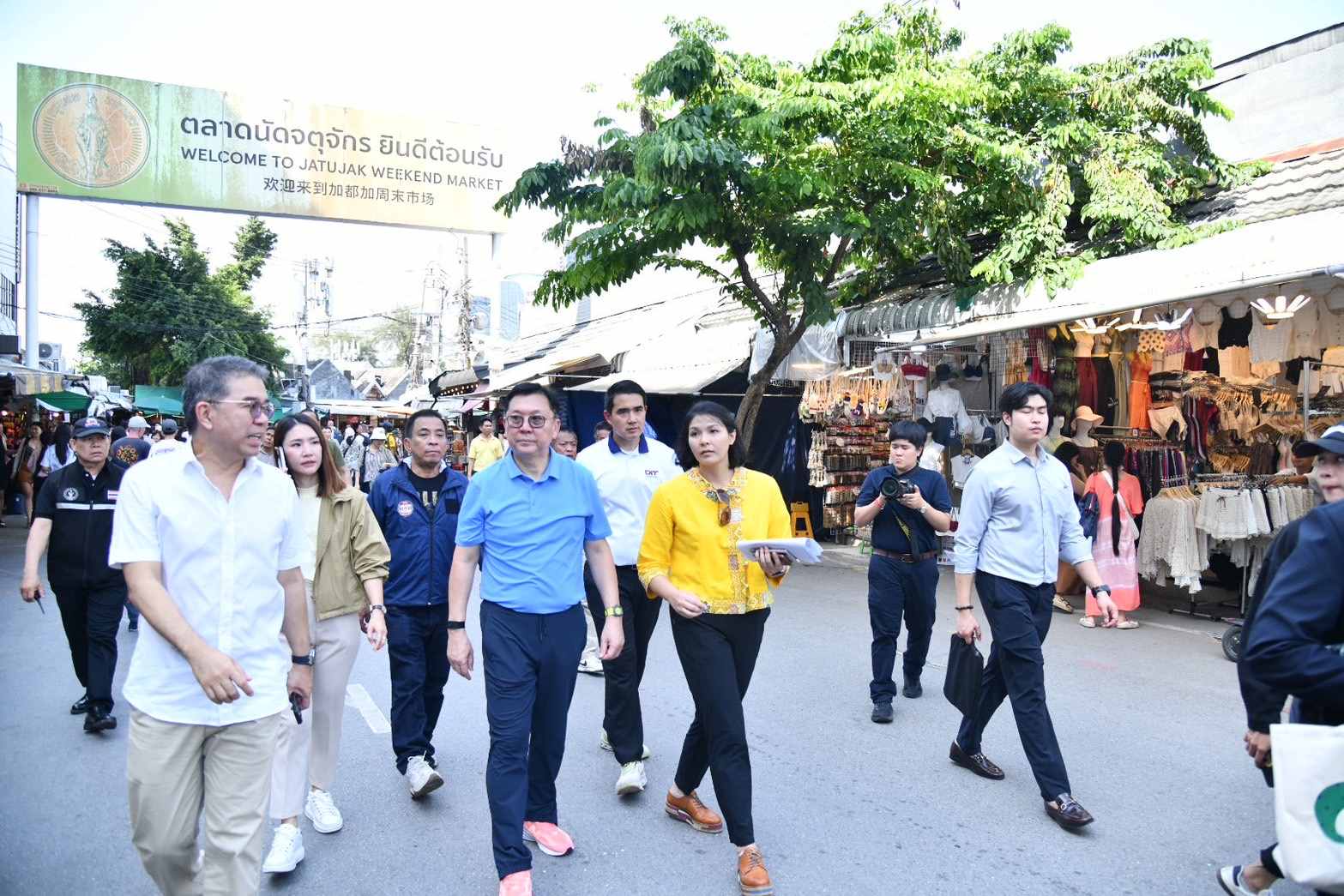 พาณิชย์ลงพื้นที่ตลาดนัดจตุจักร ชวนไทยช่วยไทยกระตุ้นเศรษฐกิจ เดินหน้าปรับโฉมตลาดสู่แลนด์มาร์กของไทย