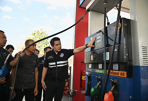ลุยเข้ม! ตรวจปั๊มน้ำมัน  สร้างความมั่นใจในการเดินทางช่วงเทศกาลปีใหม่