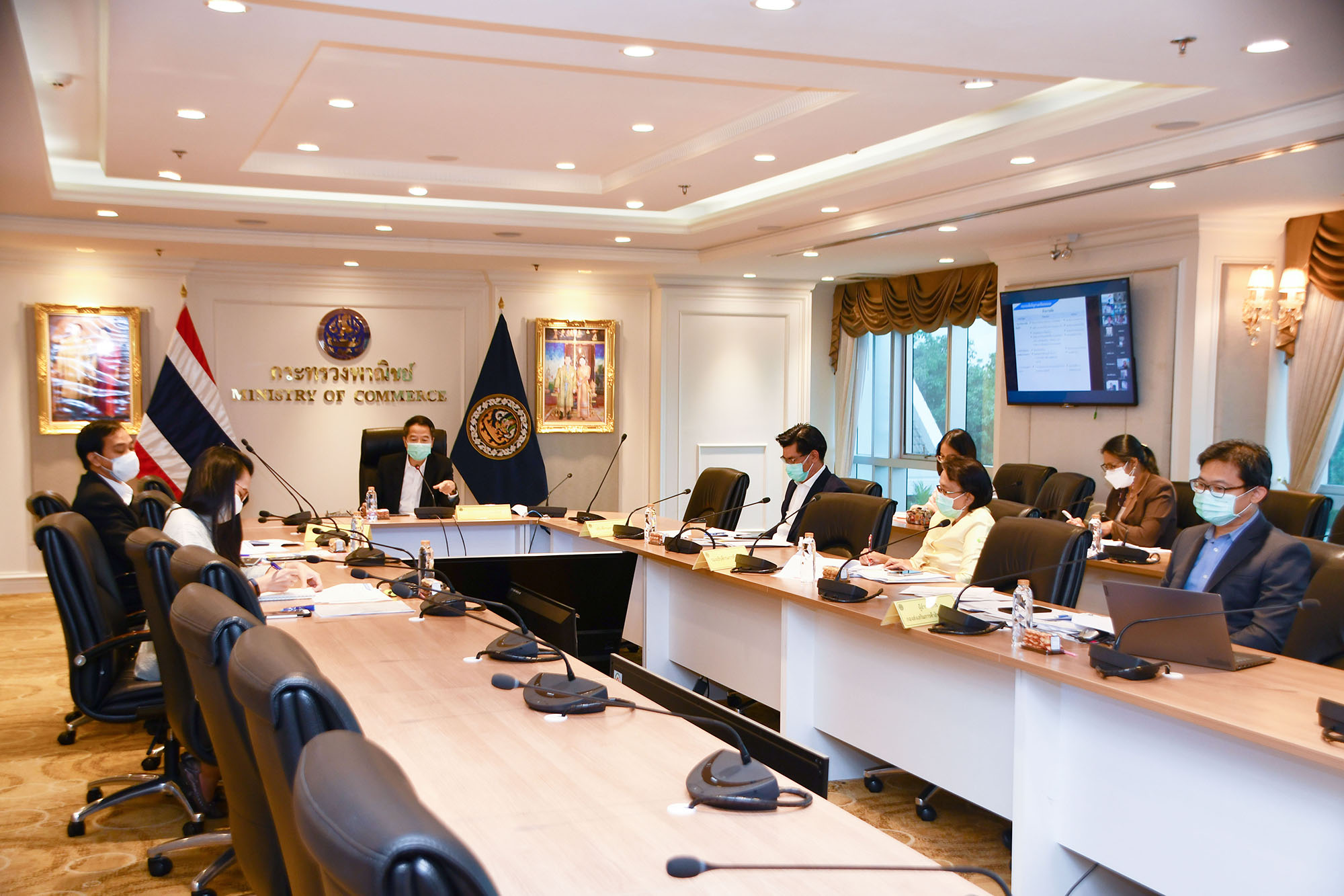 อธิบดีร่วมประชุมแก้ปัญหาข้าวทั้งระบบ