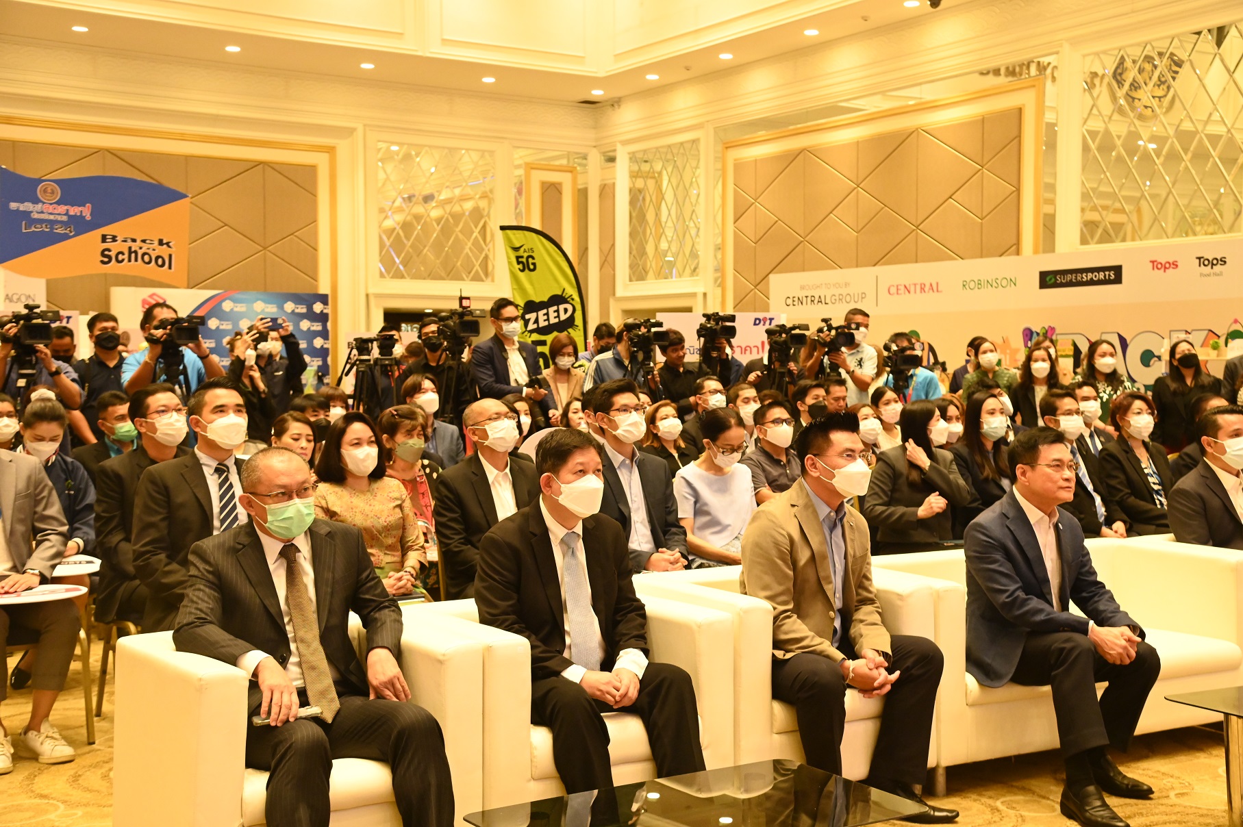 พาณิชย์ลดราคาช่วยประชาชน Back to school