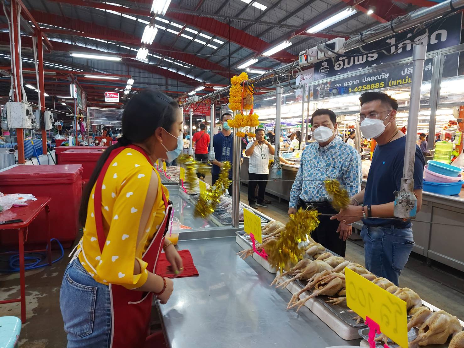 อธิบดีติดตามสถานการณ์การจำหน่ายสินค้าในตลาดกลางผักและผลไม้ในความส่งเสริมของกรม