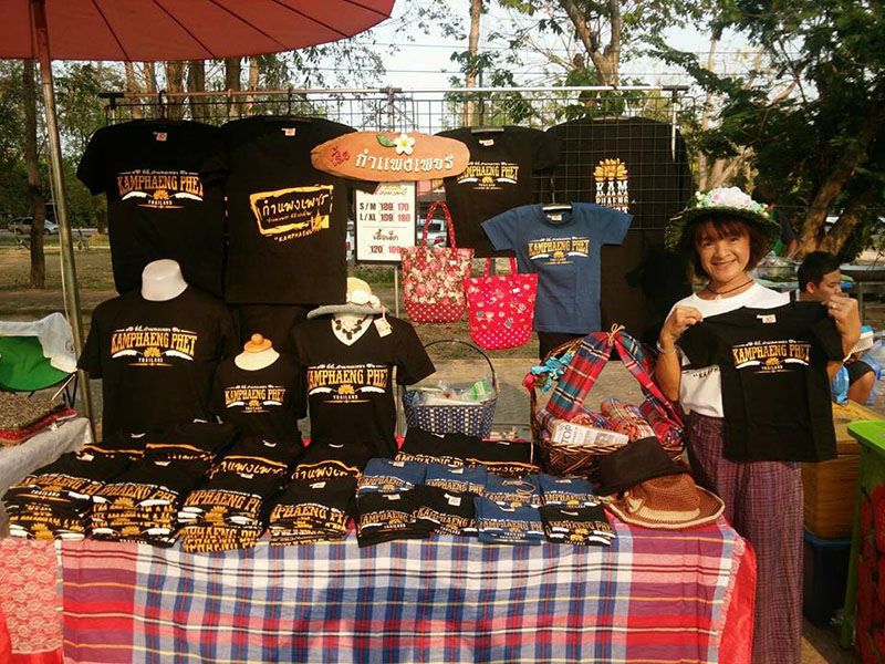 45922_ร้านขายเสื่้้อ.jpg