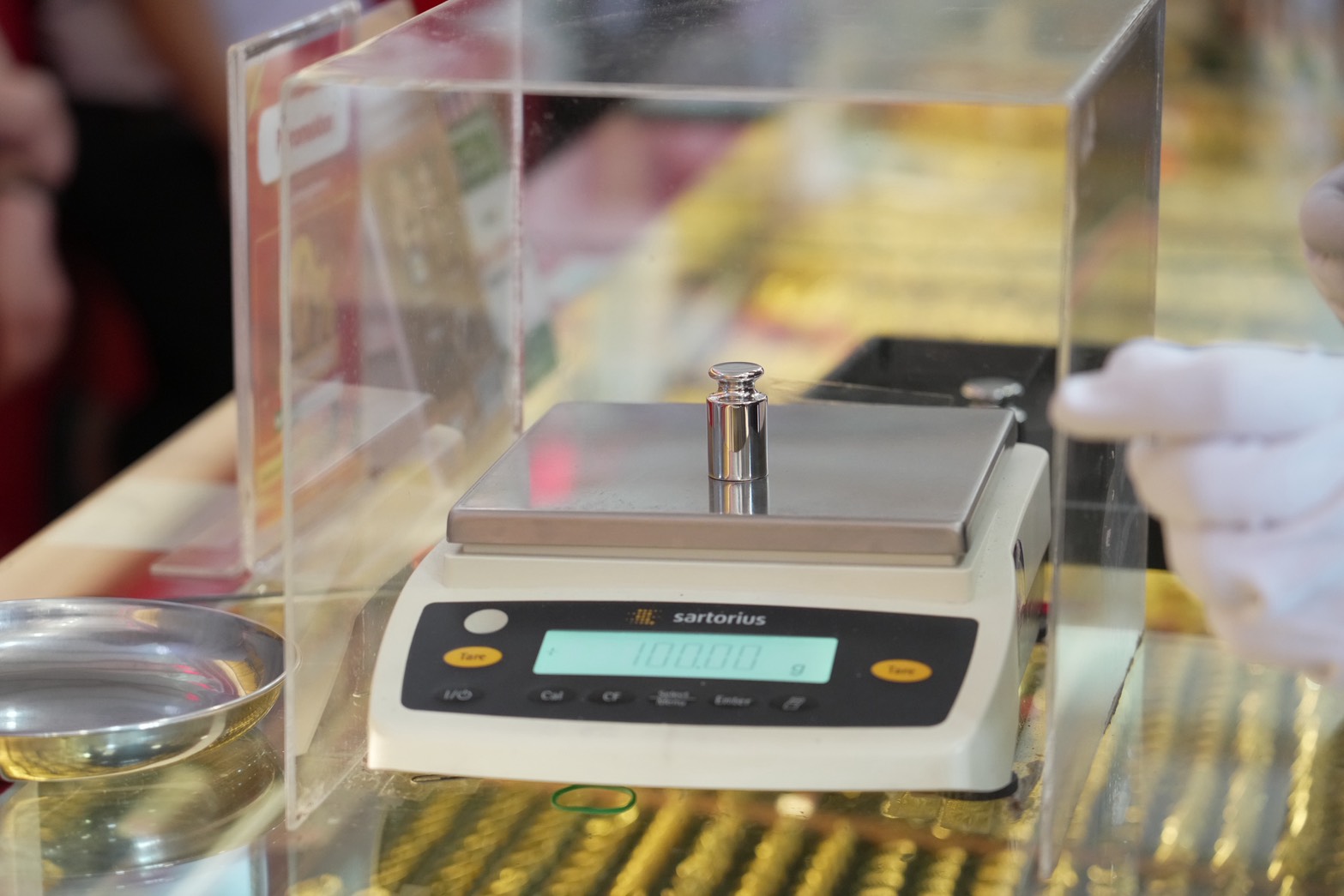 พาณิชย์ตรวจเข้ม คุมราคาตรุษจีน-เครื่องชั่งทอง พบสินค้าส่วนใหญ่ราคาลดลง