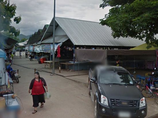 33877_บริเวณด้านนอกตลาด.JPG