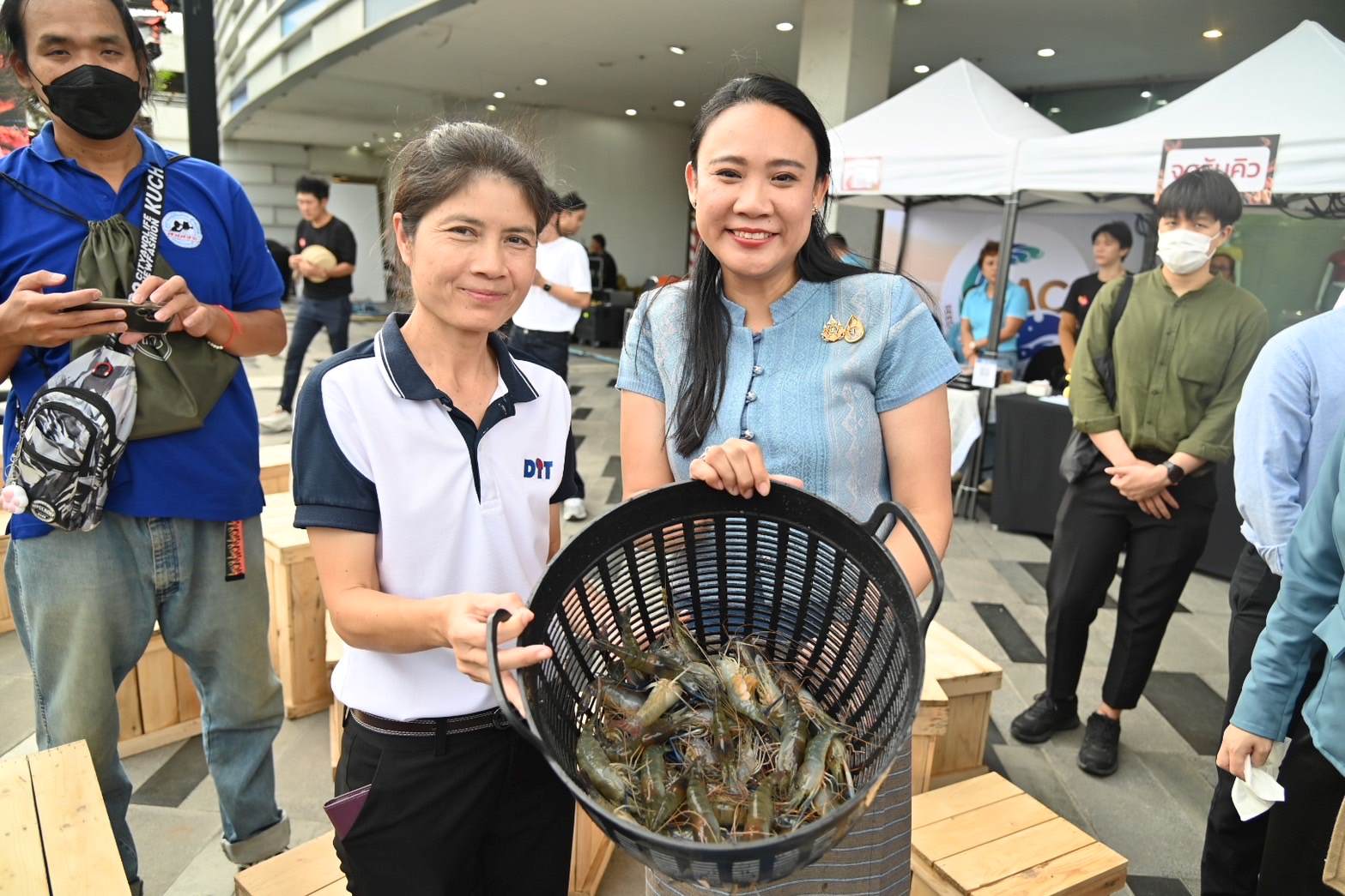 “กรมการค้าภายใน” รณรงค์บริโภคกุ้งในงานเทศกาล “กิน กุ้ง ชล ครั้งที่2” พร้อมติดตามโครงการเชื่อมโยงไข่ไก่ ปี 2568 