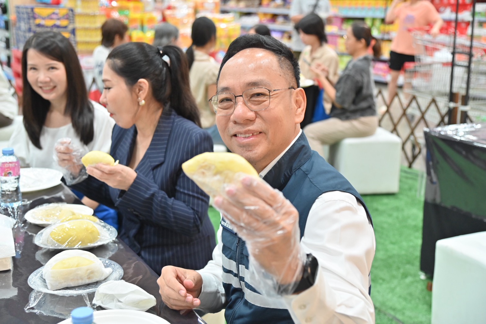 ข่าวเลขที่ 126/2569 “พาณิชย์” ผนึก CP Axtra เดินหน้าแคมเปญ “Thailand : The Land of Tropical Fruits” ดันทุเรียนไทยคุณภาพดีสู่ผู้บริโภคทั่วประเทศ พร้อมเร่งทำตลาดเชิงรุกดึงราคาก่อนผลผลิตออกสู่ตลาด  (1 พฤษภาคม 2569)