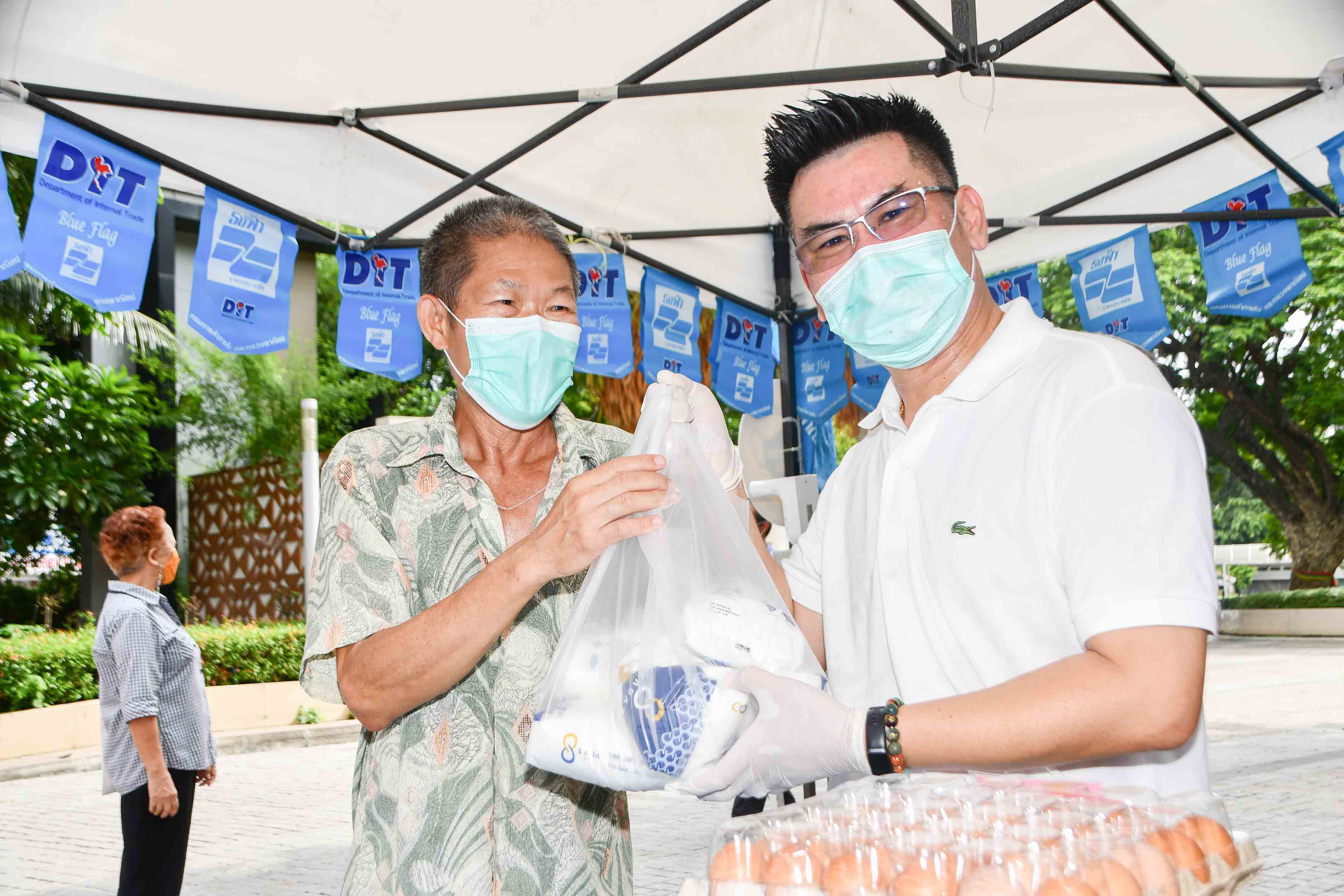 อธิบดีกรมการค้าภายใน ติดตามโครงการจำหน่ายสินค้าราคาถูกให้ประชาชน