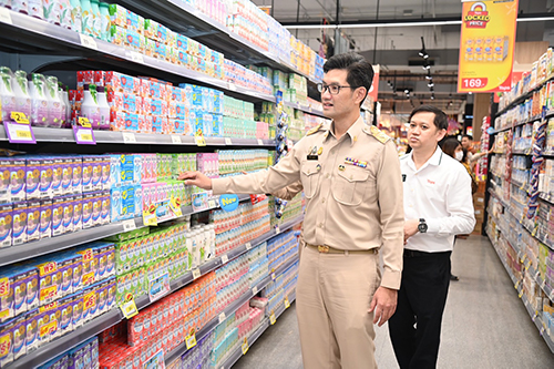 พาณิชย์สำรวจราคาสินค้า พบห้างจัดโปรฯ ลดราคาต่อเนื่อง สินค้ามีเพียงพอ