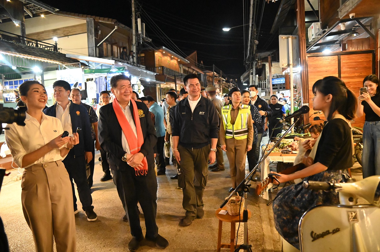 "พาณิชย์" ชวนเที่ยวรับลมหนาว @ตลาดต้องชม ถนนคนเดินเชียงคาน