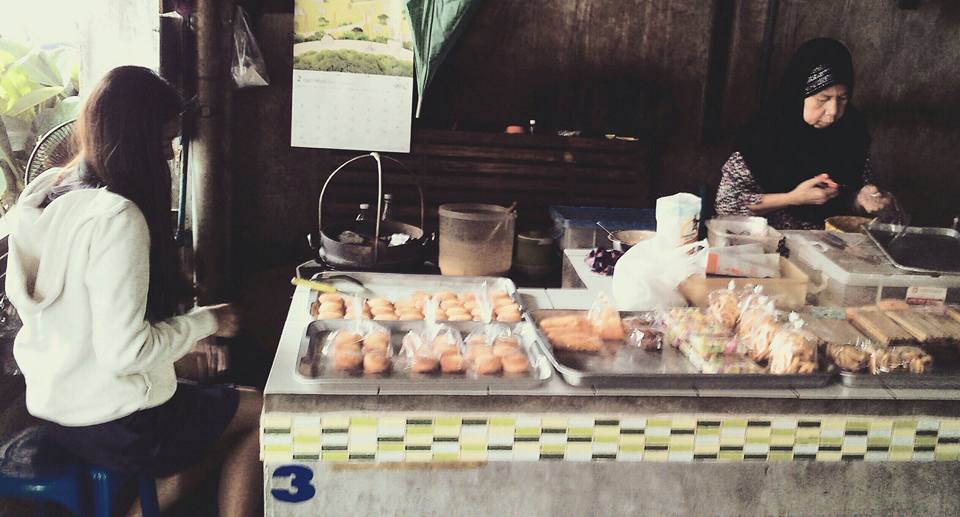 45261_แผงค้า ขนมหวาน.jpg
