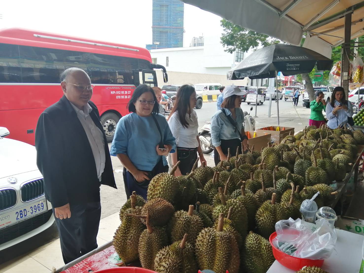 รองอธิบดีกรมการค้าภายใน เดินทางไปยังกรุงพนมเปญ ประเทศกัมพูชา เพื่อศึกษาความต้องการสินค้าเกษตรตลาด