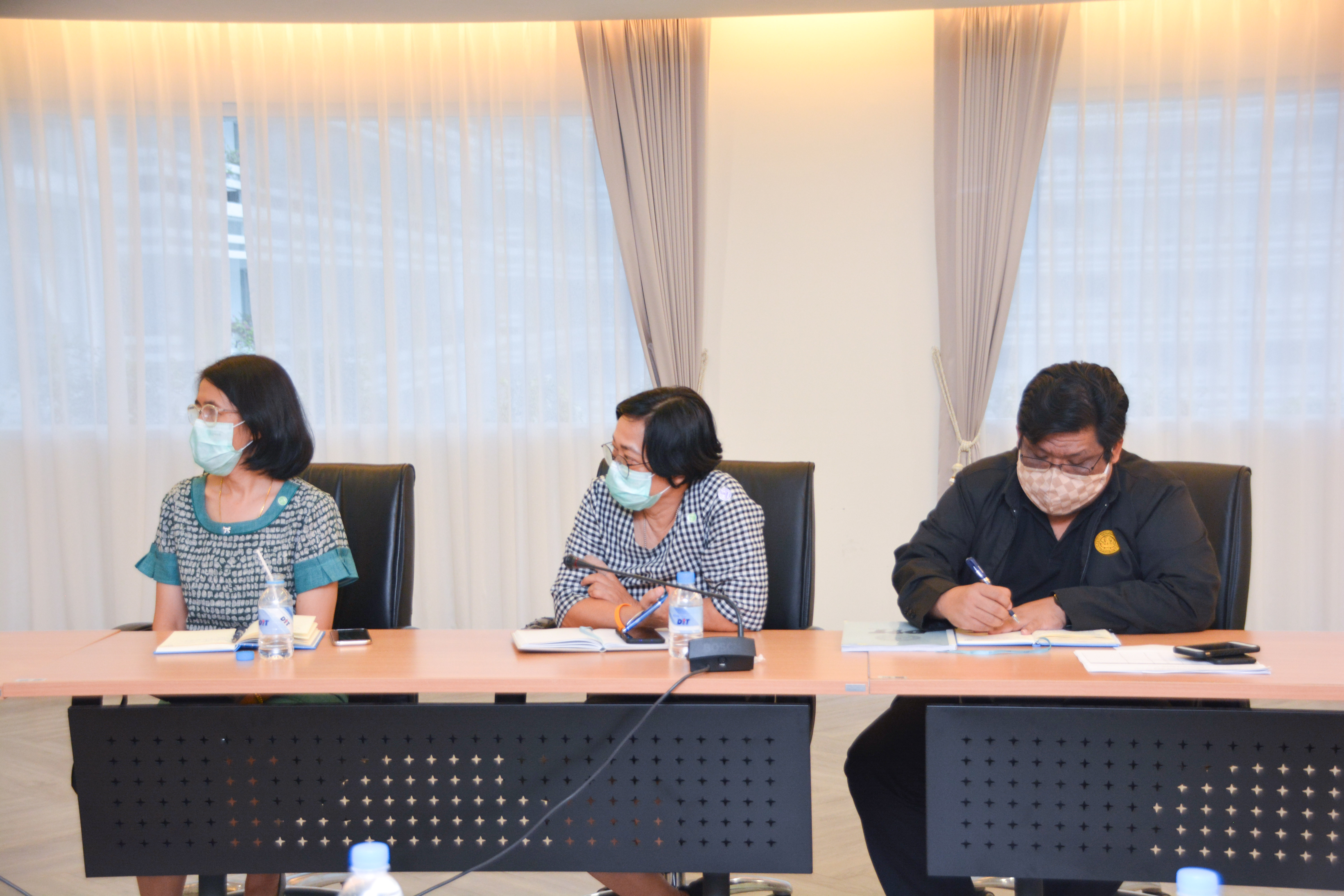 การประชุมการจำหน่ายหน้ากากอนามัยผ่านช่องทาง Social Media