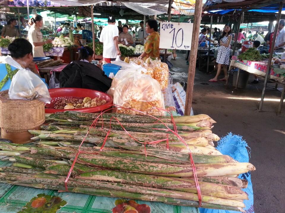 689_สินค้าที่จำหน่ายในตลาด 2.jpg