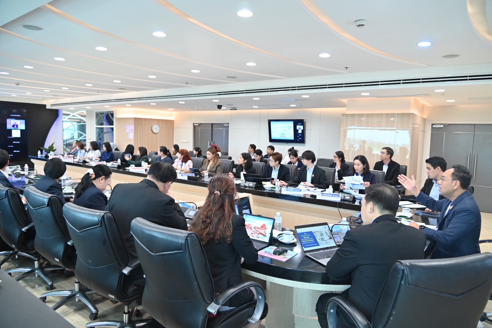 ข่าวเลขที่ 5/2569 “DIT” เตรียมความพร้อมเครือข่ายร้านขายยา–แพลตฟอร์มออนไลน์ทั่วประเทศ สร้างความมั่นใจและความสะดวกให้ประชาชนมีทางเลือกซื้อยาภายนอกโรงพยาบาล ลดภาระค่าครองชีพ สู่ระบบสุขภาพเทียบสากล (10 ตุลาคม 2568)