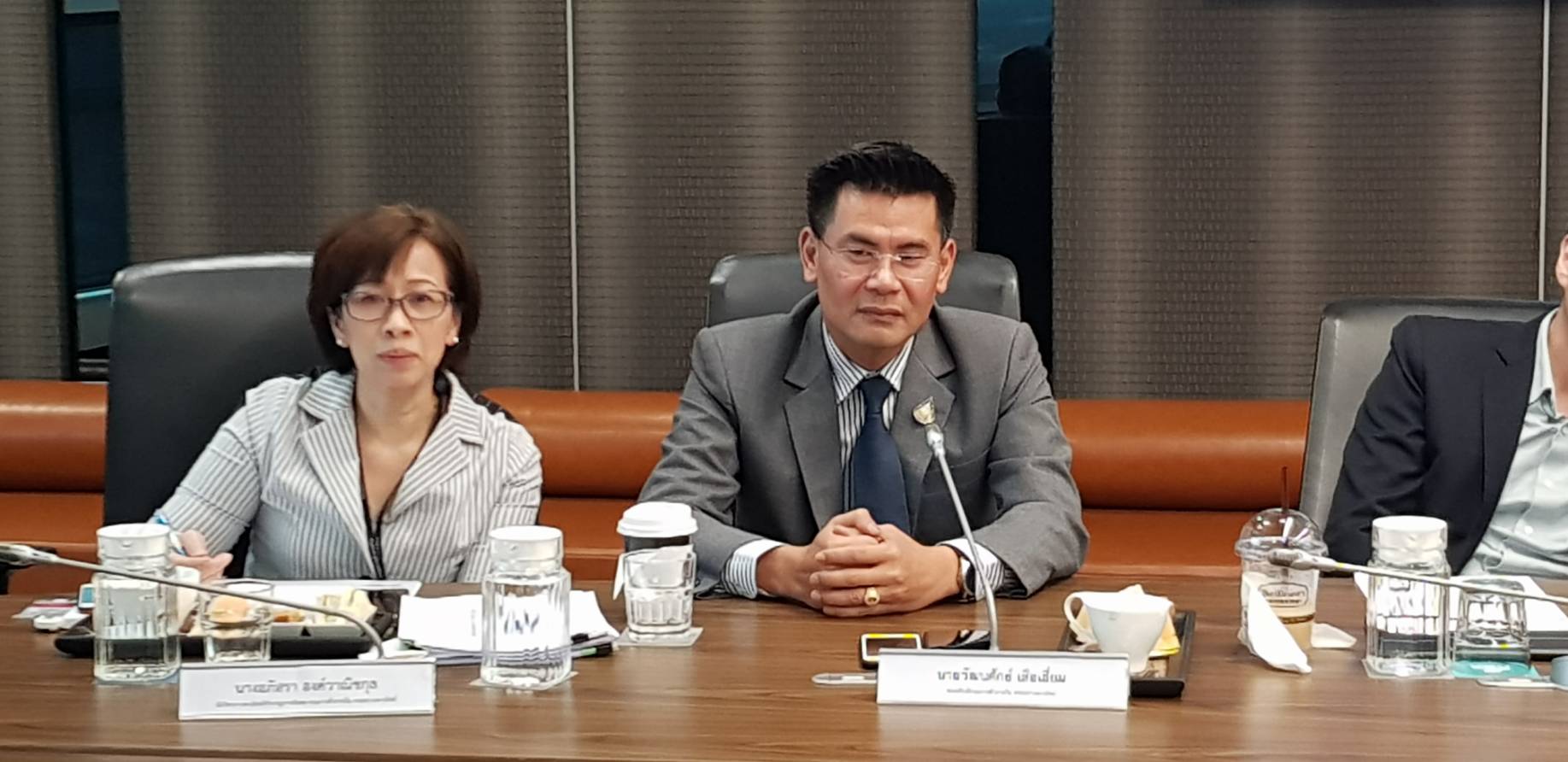 รองอธิบดี ประชุมเรื่องตลาดสัญญาซื้อขายล่วงหน้าเกี่ยวกับสินค้าเกษตร