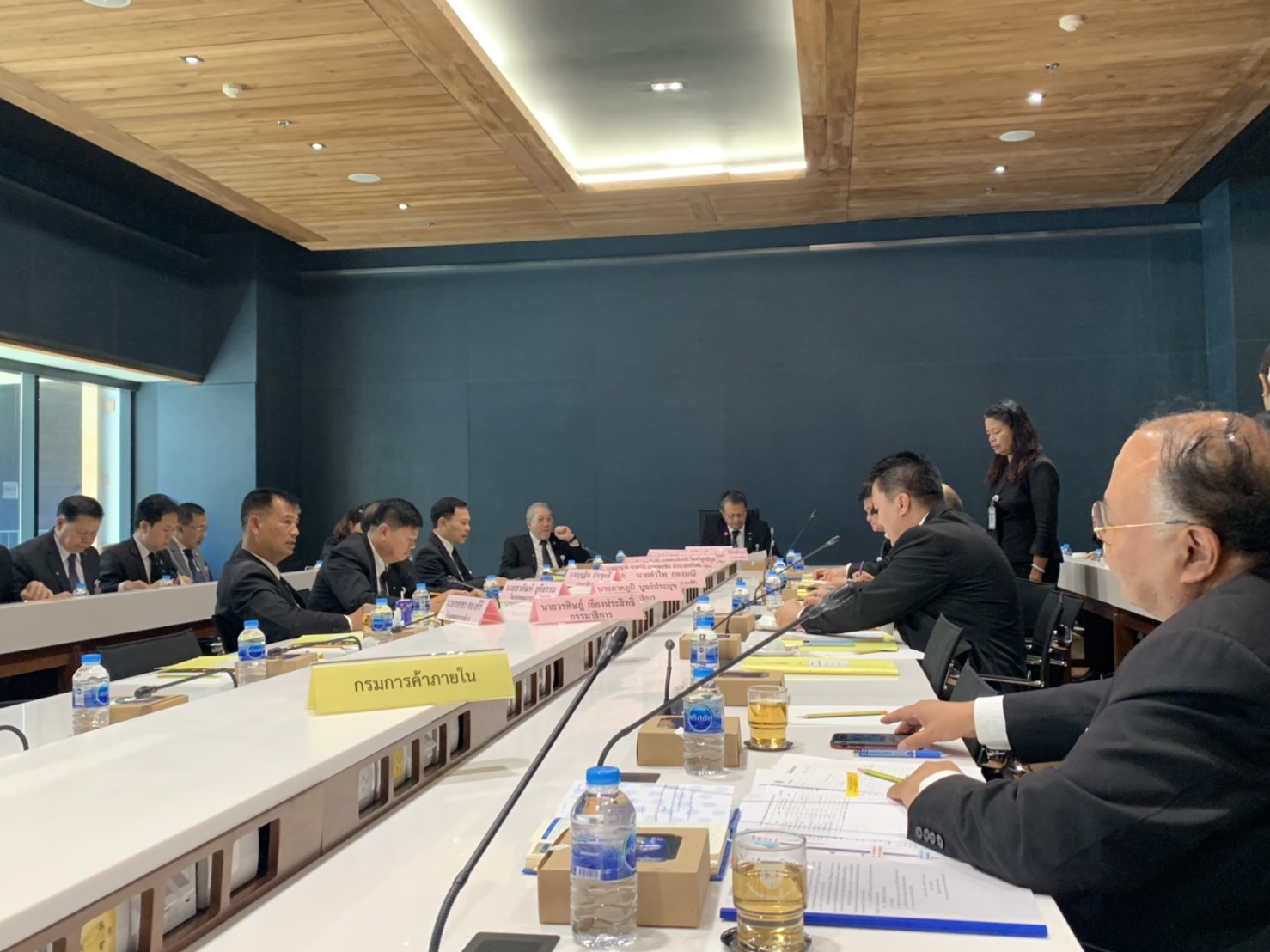 รองอธิบดีกรมการค้าภายใน ร่วมประชุมกับคณะกรรมาธิการพาณิชย์และทรัพย์สินทางปัญญา