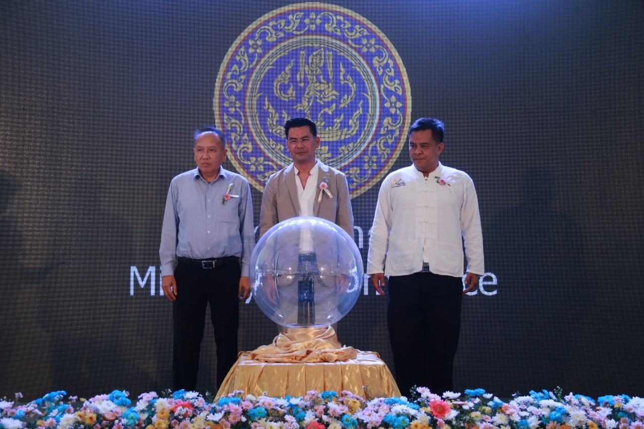 เปิดงานมหกรรมธงฟ้าลดค่าครองชีพผู้ประสบภัยจังหวัดบุรีรัมย์